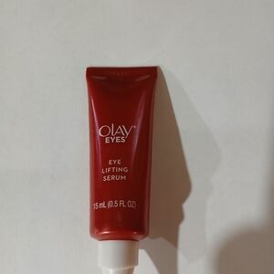 OLAY Eye Lifting Serum in Bold Red